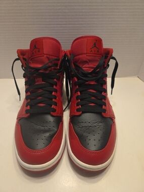 Jordan Air Jordan 1 Mid Reverse Bred  1 Men's Sneaker Size 9.5, 554724-660